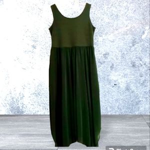 Kristen Nicole dress Large green  flare bottom with under lining